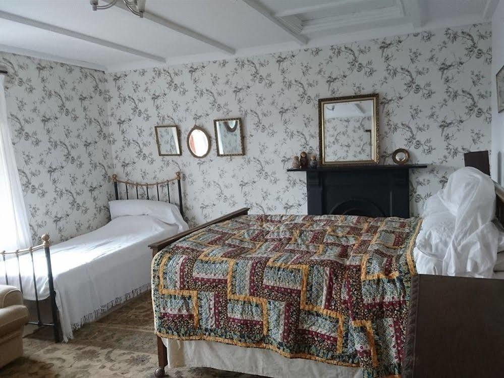 Middle Mill Bed & Breakfast Kidwelly Exterior photo